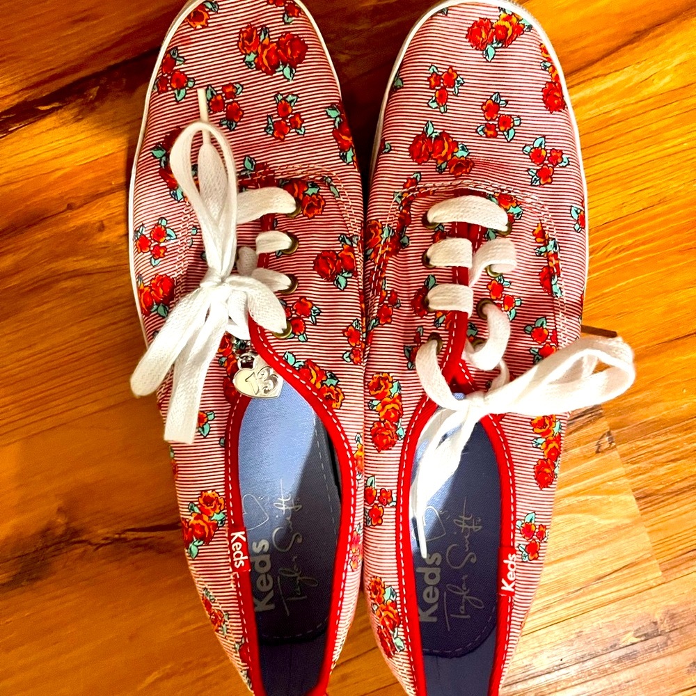 SWIFTIES, listen UP!
TS❤️13 KEDS Canvas Sneakers Casual Lace-Up👠👟❣️❗️🔴♦️🟥